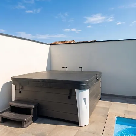 Vila Elegante A Porto-vecchio Avec Piscine Privee *